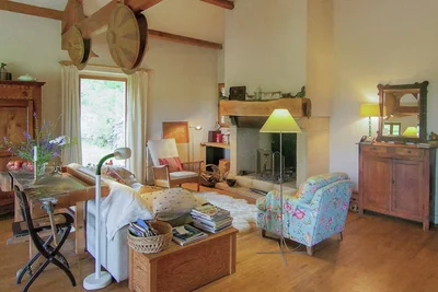 Image de Maison au sommet d'une colline avec vue sur la vallée