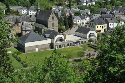 Image de Maison de vacances א Houffalize avec jardin