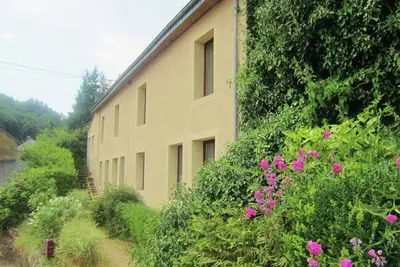 Image de Ferme moderne Ă Chassepierre avec terrasse