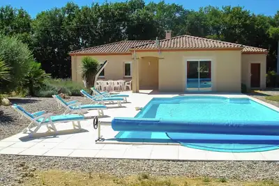 Image de Chalet spacieux à La Croix-Blanche avec piscine