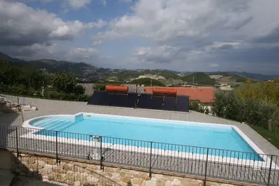 Image de Villa א Cagli avec jardin privי