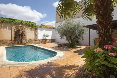 Image de Maison de vacances avec patio et piscine privée