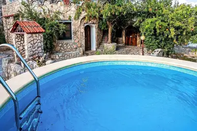 Image de Villa avec piscine privée et air conditionné