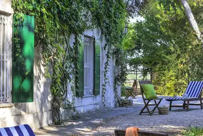 Manoir rustique avec barbecue