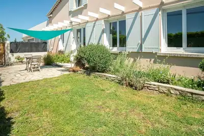 Image de Jolie maison de vacances avec jardin et jacuzzi