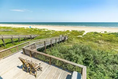 Image de Superb Home with walkover & Ocean Views, pet friendly