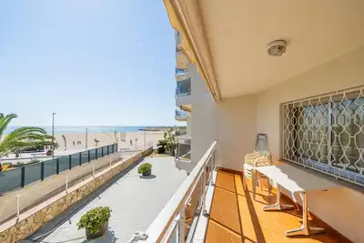 Image de Appartement 2 chambres avec piscine, Wi-Fi et parking à Torredembarra