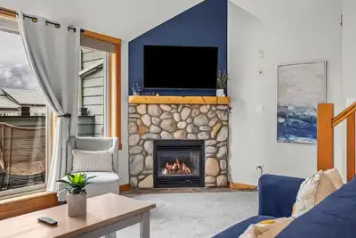 Image de 323 - 109 Montane Rd · Cozy Penthouse ~ Heated Pool/3 Hot tubs/Gym