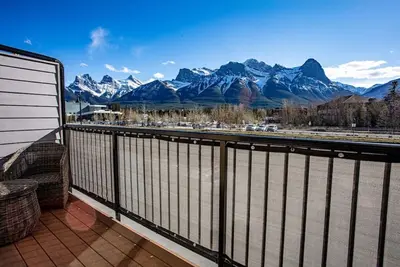 Image de 109 - 1106 Bow Valley Trail · Panoramic Mountain View Townhome w/Ac