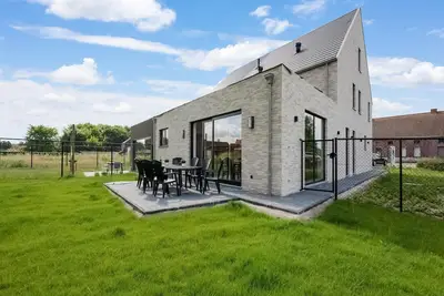 Image de Maison de vacances moderne à Renaix avec jardin