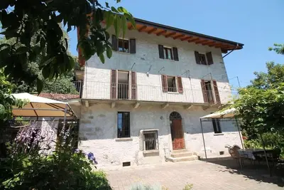 Image de Frey House apt. 1, 2 and 3 at Lake Orta with pool and garden