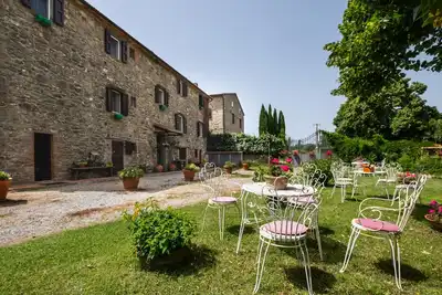 Image de Appartement \"Agriturismo La Pieve - Tulipani\" avec piscine partagée et Wi-Fi