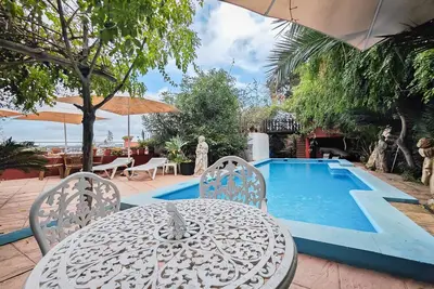Image de Appartement 'Navila Numero 1' avec piscine partagée, Wi-Fi et climatisation.