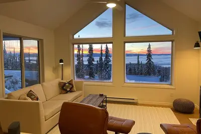 Image de Updated chalet, stunning views, ski in/out