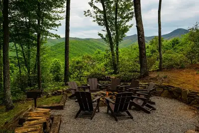 Image de Pisgah Peaks, our mountain top oasis! Renovated Asheville area modern cabin!