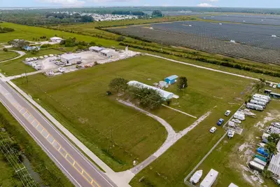 Image de Stunning 2/1 apt. on 4 acres