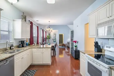 Image de Beautiful Mud Island Home - Minutes From Downtown!