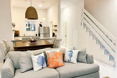 Image de Condo on Jimmyhill Beach