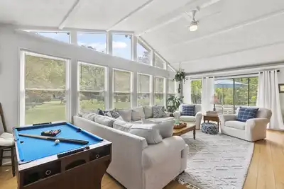 Image de SoMD Cottage 1. 5 acres of gorgeous coastal living!