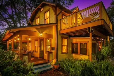 Image de Historic Gem 10min from Clearwater Beach- 3 Beds