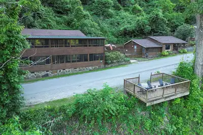 Image de Secluded Lodge w/ grill + Free Coffee and Tea