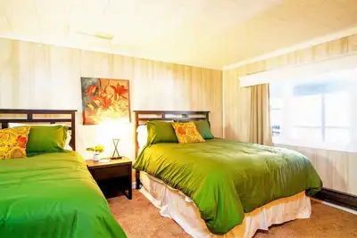 Image de Secluded Lodge w/ grill + Free Coffee and Tea