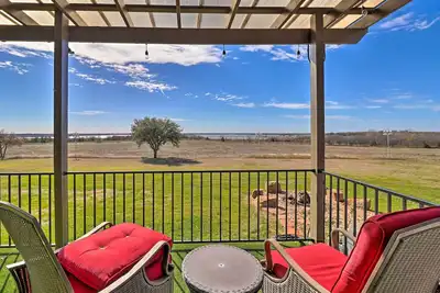 Image de Modern Lakehouse w/ Stunning Views & Hot Tub!