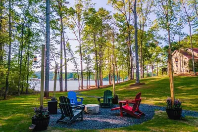 Image de Hgtv Style Lakefront Retreat/Fully Loaded/2 Kings/Coffee Bar