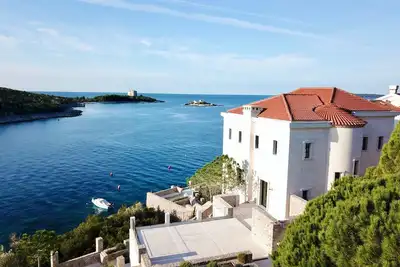 Image de One of Montenegro’s premiere villas situated on a prime sea front location.