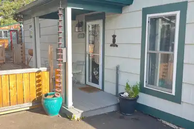 Image de Historic Ohana House - Walk to Downtown Ashland, Hot Tub, Tiki Bar, Pet Friendly