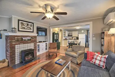 Image de Cozy Fries Escape w/ Mountain & River Views!