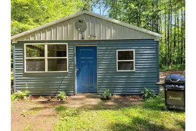 Image de Quiet cabin in the woods