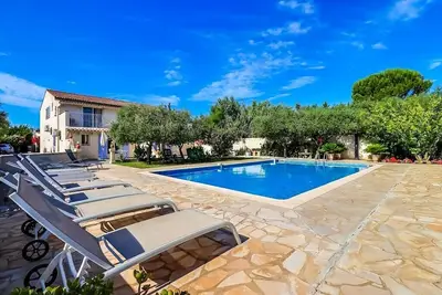Image de Domaine des Oliviers-Appt pour 4 a 6 pers avec piscine