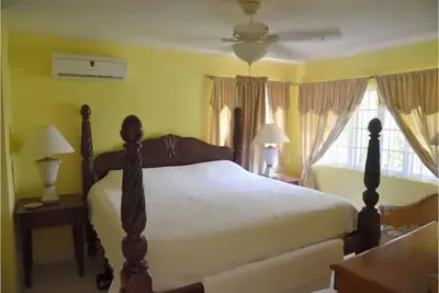 Image de Happy Holidays #15 Margate Gardens