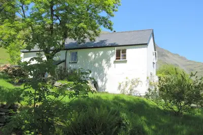 Image de Traditional 18th century farmhouse on the slopes of a mountain