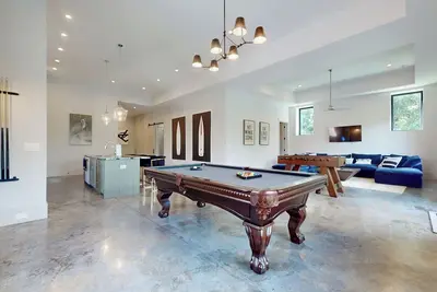 Image de Luxury Tim’s Ford Lake front -boat available pls inquire- 3 suites