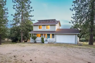 Image de Cozy Yosemite mountain home