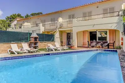 Spacious 4 Bedroom Villa, A/C, Private Pool in Port de Pollenca just 300 meters from the Beach!