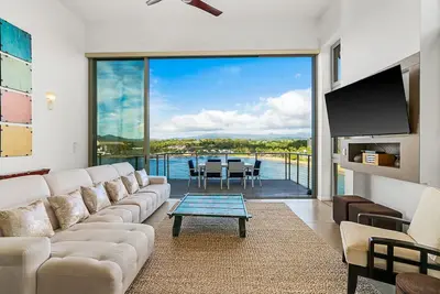 Stunning Oceanfront Penthouse, 14' ft Ceilings and Wall-to-Wall Glass Slider.
