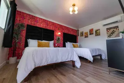 Image de Vintage Sci-Fi Room #8 – Retro 1960s Motel Near Chattanooga