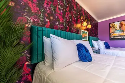 Image de Havana Room #10– Vintage Cuban Flair at Boutique Motel