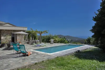 Image de Villa Merusellu, piscine vue mer dans le Cap Corse