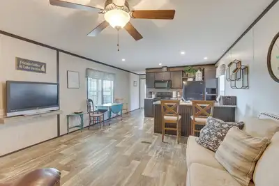 Image de Lakefront Wetumpka Escape w/ Furnished Deck!
