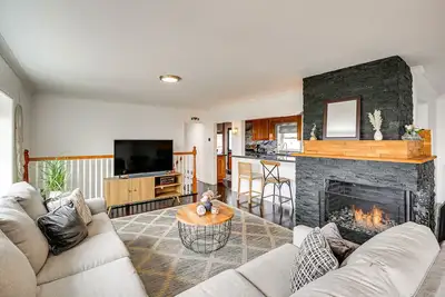 Image de Bright Whittier Home w\/ Pool Table + Spacious Deck