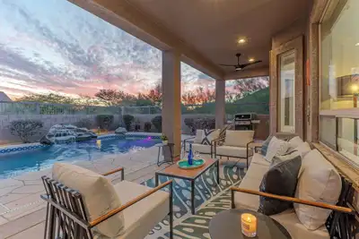 Image de Near Golf/Trails: Lush Green Spaces, Pool, Spa, Covered Patio, Grill, 2 Desks