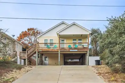 Image de Hot Tub, Fire Pit, Convenient to Shopping and the Wright Brothers Memorial.