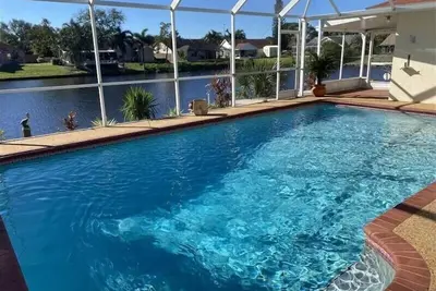 Image de Beautiful waterfront home with a private pool! 5 Miles to the beach!