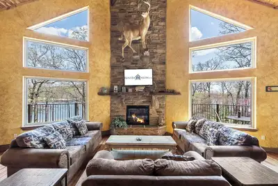 Image de Steps to the Lake • Boat Slip • Free Daily Attraction Tickets • Ping Pong