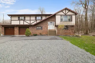 Image de Huge New Luxury Pocono Mtn Home 8 bed 4 bath