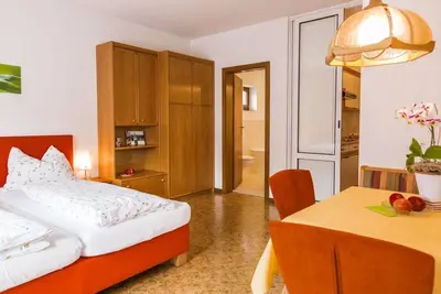 Image de Studio 'Ferienwohnung Lanz 3' avec vue sur les montagnes, jardin privé et Wi-Fi.